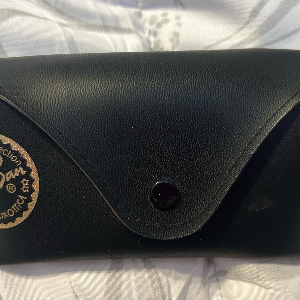 Ray-Ban Sunglasses - Picture 3 of 4